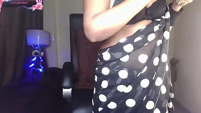 Snapshot of Black-Pearll chatting on January 12, 2026, 3:34 am Black-Pearll online show from January 12, 2026, 3:34 am