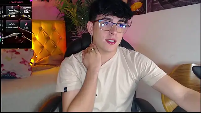 Snapshot of nolan_twink1 chatting on January 5, 2025, 6:02 pm nolan twink1 online show from January 5, 2025, 6:02 pm