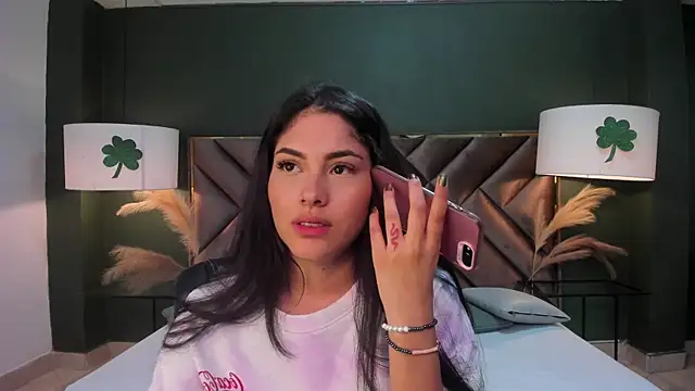 Mia Elowen online show from March 18, 2025, 1:00 am