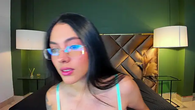 Mia Elowen online show from October 3, 2025, 9:23 pm