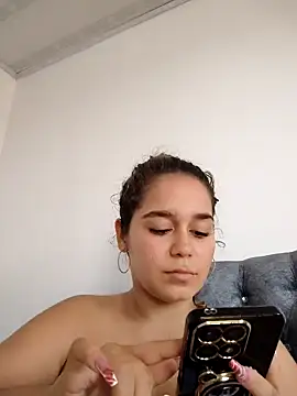 LaurenWelly  online show from February 10, 2025, 8:21 pm