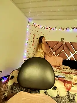 LaurenWelly  online show from February 14, 2025, 11:42 pm