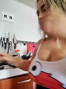 LaurenWelly  online show from February 17, 2025, 8:15 pm