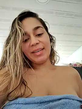 LaurenWelly  online show from February 23, 2025, 1:21 pm