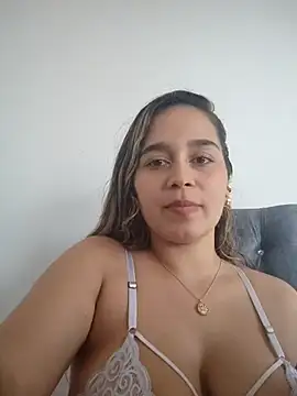 LaurenWelly  online show from February 23, 2025, 9:26 pm