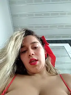 LaurenWelly  online show from February 27, 2025, 8:42 pm