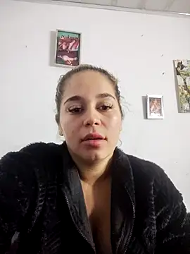 LaurenWelly  online show from December 1, 2025, 9:47 am