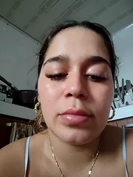 LaurenWelly  online show from April 15, 2026, 7:58 pm