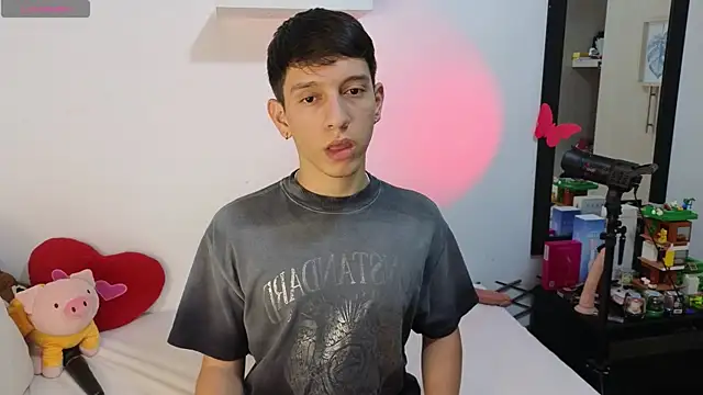 milky  boy  online show from April 7, 2026, 11:37 pm