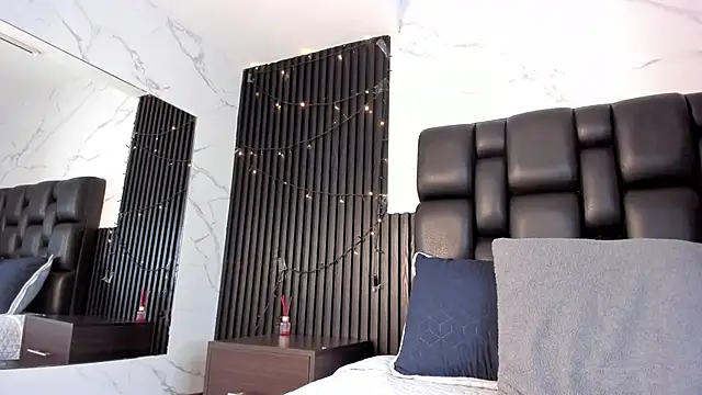 AuroraBon online show from November 12, 2025, 3:01 pm