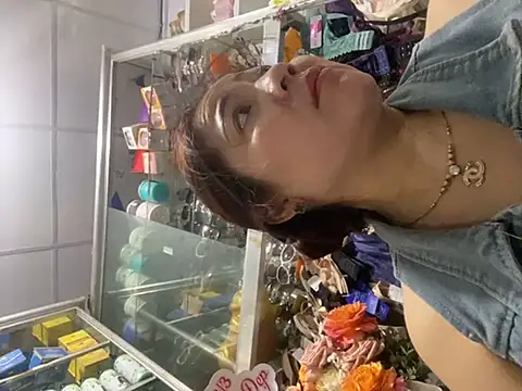 Snapshot of Cesywet chatting on March 10, 2025, 10:15 am Cesywet online show from March 10, 2025, 10:15 am