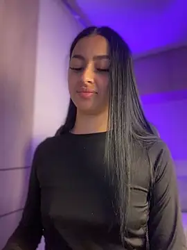 maddy bronw  online show from January 12, 2025, 12:07 am