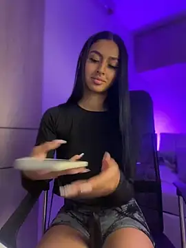 maddy bronw  online show from January 12, 2025, 6:39 am