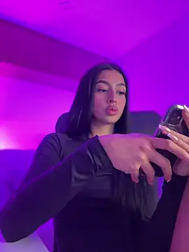 maddy bronw  online show from January 31, 2025, 4:03 am