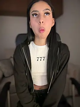 maddy bronw  online show from March 8, 2025, 1:17 am