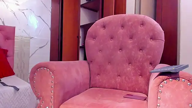 evelyn wine online show from November 4, 2025, 7:35 pm