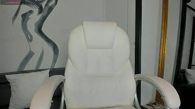 TinaJonnes  online show from February 14, 2025, 6:19 pm