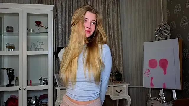 AnneFoxy online show from November 7, 2025, 7:41 am