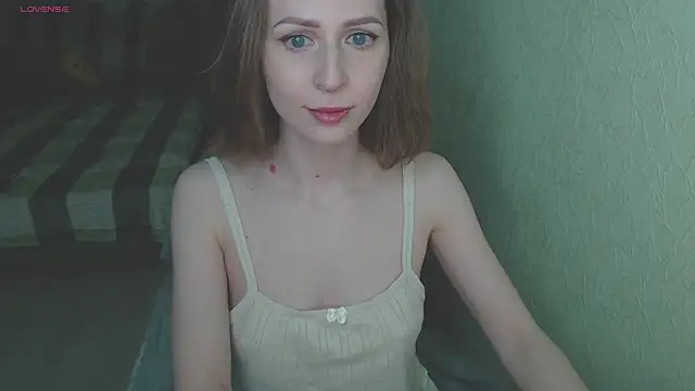 OaklynDobson online show from February 18, 2025, 4:37 pm