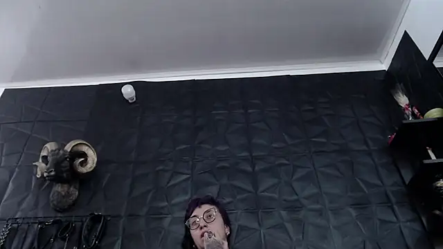 Agata Darkness online show from April 4, 2026, 9:45 pm