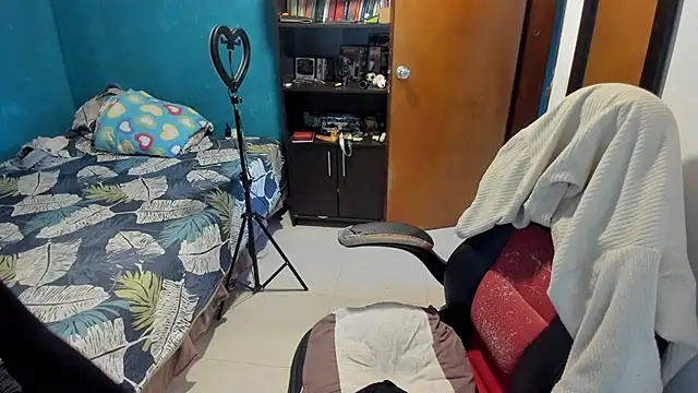 peanut tangerine online show from September 8, 2025, 10:42 pm