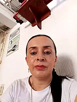 Samantha Sullivan  online show from December 18, 2024, 2:49 pm