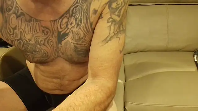 overaveragefreak4you online show from March 5, 2026, 8:43 am