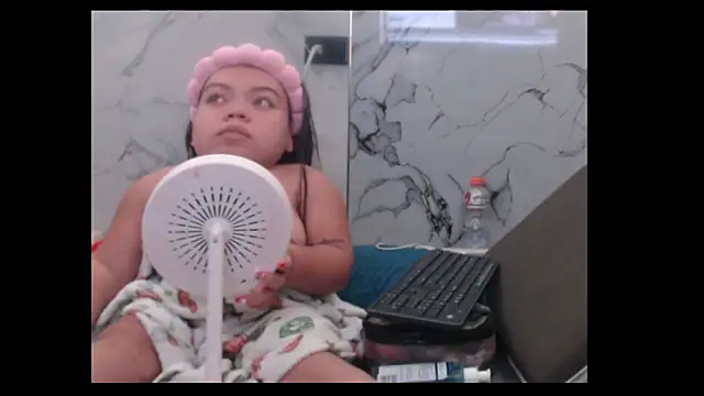 Snapshot of Michelle_Brooks chatting on October 19, 2025, 5:08 am Michelle Brooks online show from October 19, 2025, 5:08 am