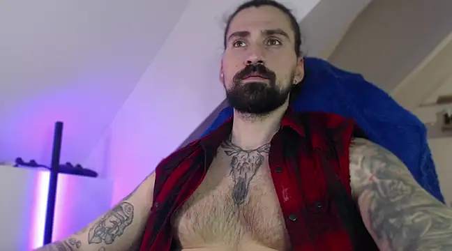 MateoHunk online show from March 3, 2025, 6:44 pm