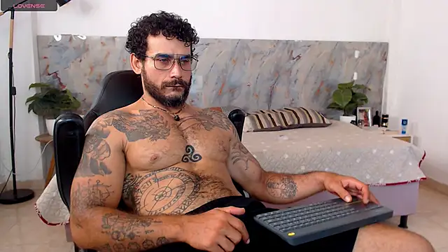 Snapshot of hanz_col chatting on June 20, 2026, 6:22 pm hanz col online show from June 20, 2026, 6:22 pm