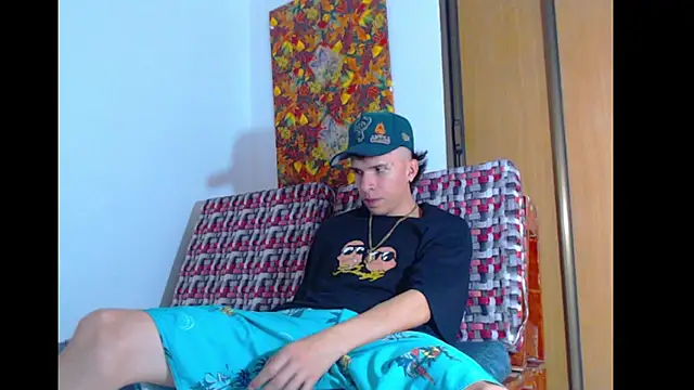 Snapshot of Keeny16 chatting on December 15, 2024, 4:15 pm Keeny16 online show from December 15, 2024, 4:15 pm