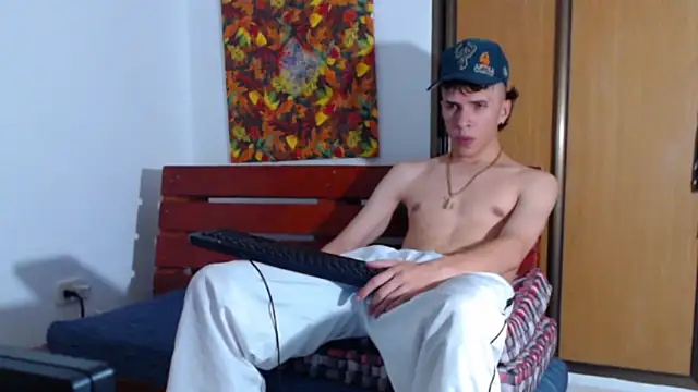 Snapshot of Keeny16 chatting on January 16, 2025, 4:50 pm Keeny16 online show from January 16, 2025, 4:50 pm