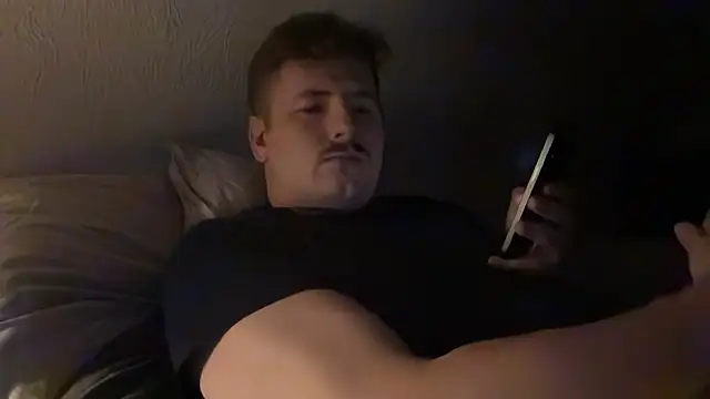 Snapshot of BigSammy1995 chatting on February 14, 2025, 2:39 am BigSammy1995 online show from February 14, 2025, 2:39 am