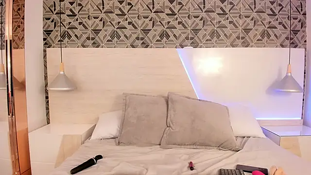 IvannaAnggel online show from February 18, 2025, 3:21 pm