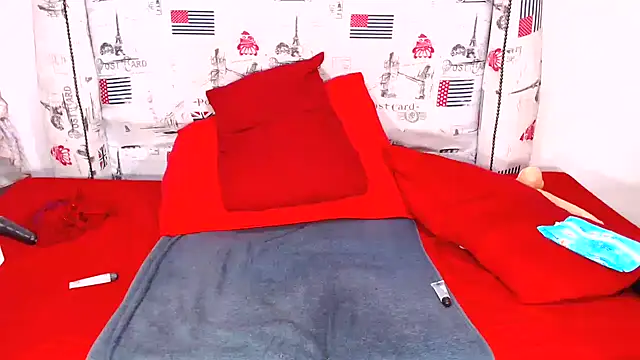 Honeybumsx32 online show from November 14, 2025, 8:46 am