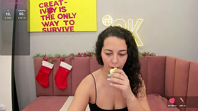 Snapshot of Linda_Insatiable chatting on December 18, 2024, 1:37 am Linda Insatiable online show from December 18, 2024, 1:37 am