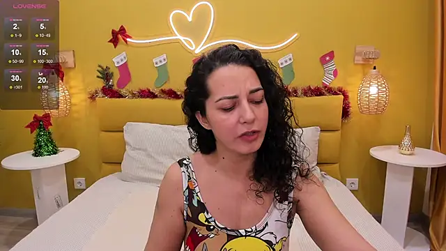 Snapshot of Linda_Insatiable chatting on December 21, 2024, 1:36 am Linda Insatiable online show from December 21, 2024, 1:36 am
