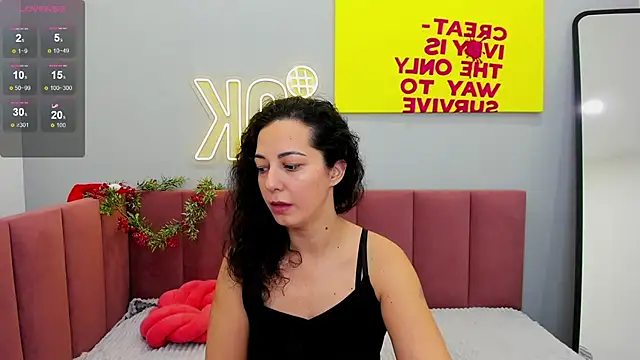 Snapshot of Linda_Insatiable chatting on January 4, 2025, 1:10 am Linda Insatiable online show from January 4, 2025, 1:10 am