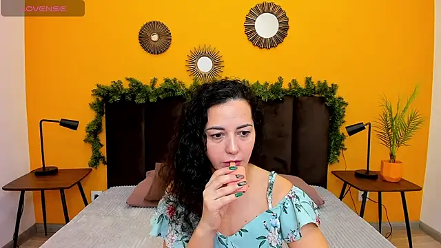 Snapshot of Linda_Insatiable chatting on January 11, 2025, 1:37 am Linda Insatiable online show from January 11, 2025, 1:37 am