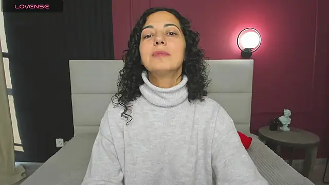 Snapshot of Linda_Insatiable chatting on September 15, 2025, 12:43 am Linda Insatiable online show from September 15, 2025, 12:43 am