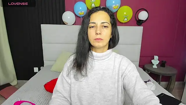 Snapshot of Linda_Insatiable chatting on October 3, 2025, 12:51 am Linda Insatiable online show from October 3, 2025, 12:51 am