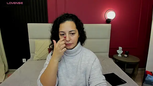 Snapshot of Linda_Insatiable chatting on October 10, 2025, 1:37 am Linda Insatiable online show from October 10, 2025, 1:37 am