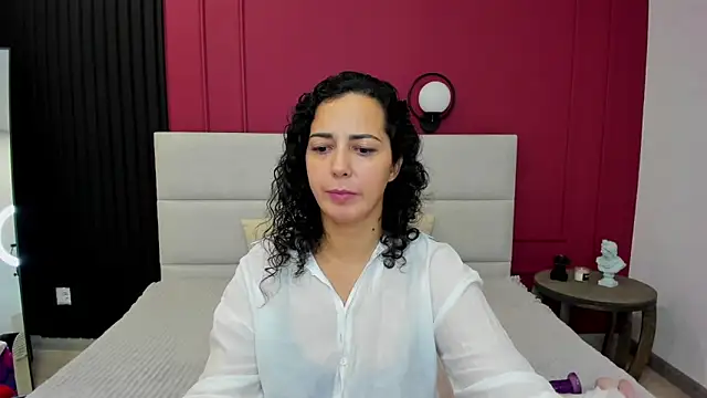 Snapshot of Linda_Insatiable chatting on October 18, 2025, 1:41 am Linda Insatiable online show from October 18, 2025, 1:41 am
