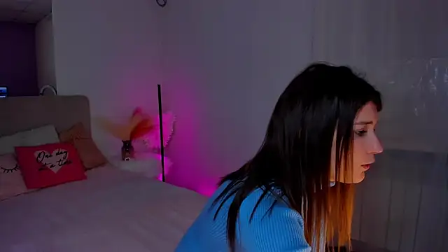 Laura Leee online show from February 9, 2025, 9:26 am