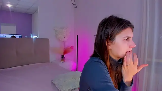 Laura Leee online show from March 20, 2025, 6:19 am