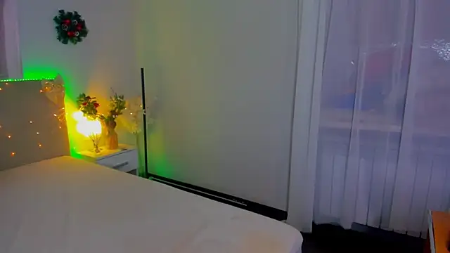 Laura Leee online show from January 13, 2026, 6:18 am