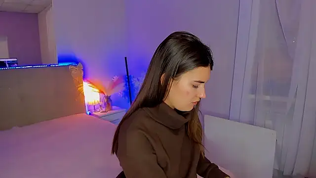 Laura Leee online show from February 4, 2026, 6:30 am