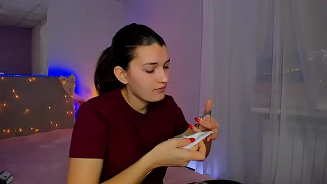 Laura Leee online show from March 23, 2026, 5:55 am