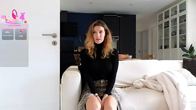 Snapshot of Luxymin34 chatting on February 21, 2025, 1:33 pm Luxymin34 online show from February 21, 2025, 1:33 pm