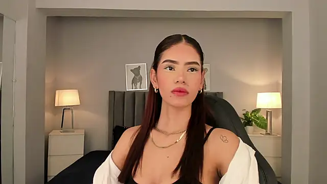 Madie  collins online show from March 19, 2025, 11:17 am